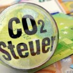 Die CO2 Steuer: CO2-Emissionen kosten Geld