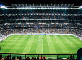 Fussballstadien, welche sind die größten? soccer field