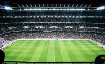 Fussballstadien, welche sind die größten? soccer field