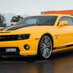 Welcher Sportwagen passt zu mir? yellow Chevrolet coupe close-up photography